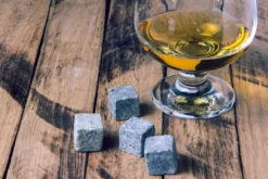 Echos 4er Whisky Steine Set Aus Granit | Wieder Verwendbar | Im Hochwertigem Stoffbeutel | -Küchenutensilien e83cac06ce5557025160ae3c99aa3230